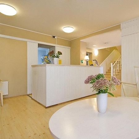 Kongo Hotel Haapsalu Extérieur photo