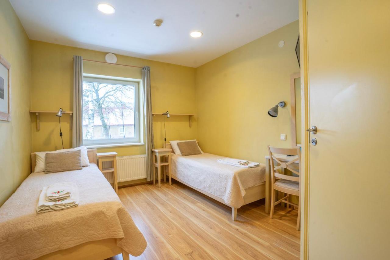Kongo Hotel Haapsalu Extérieur photo
