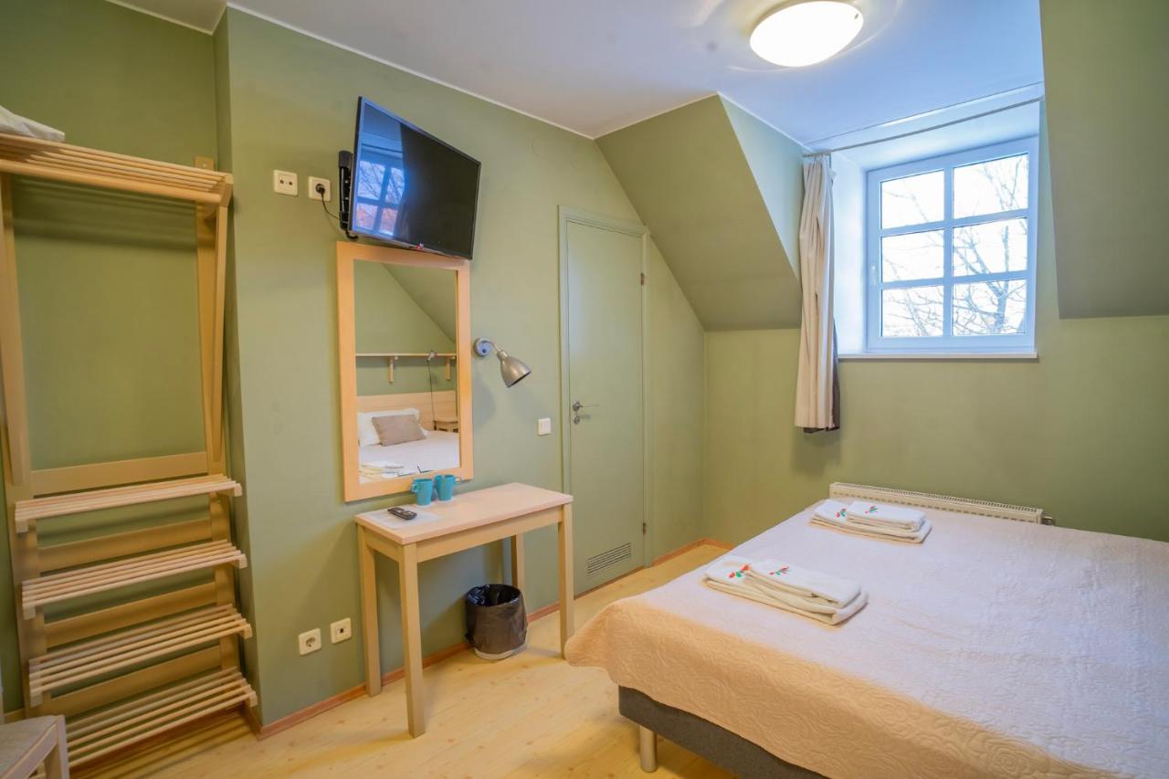 Kongo Hotel Haapsalu Extérieur photo