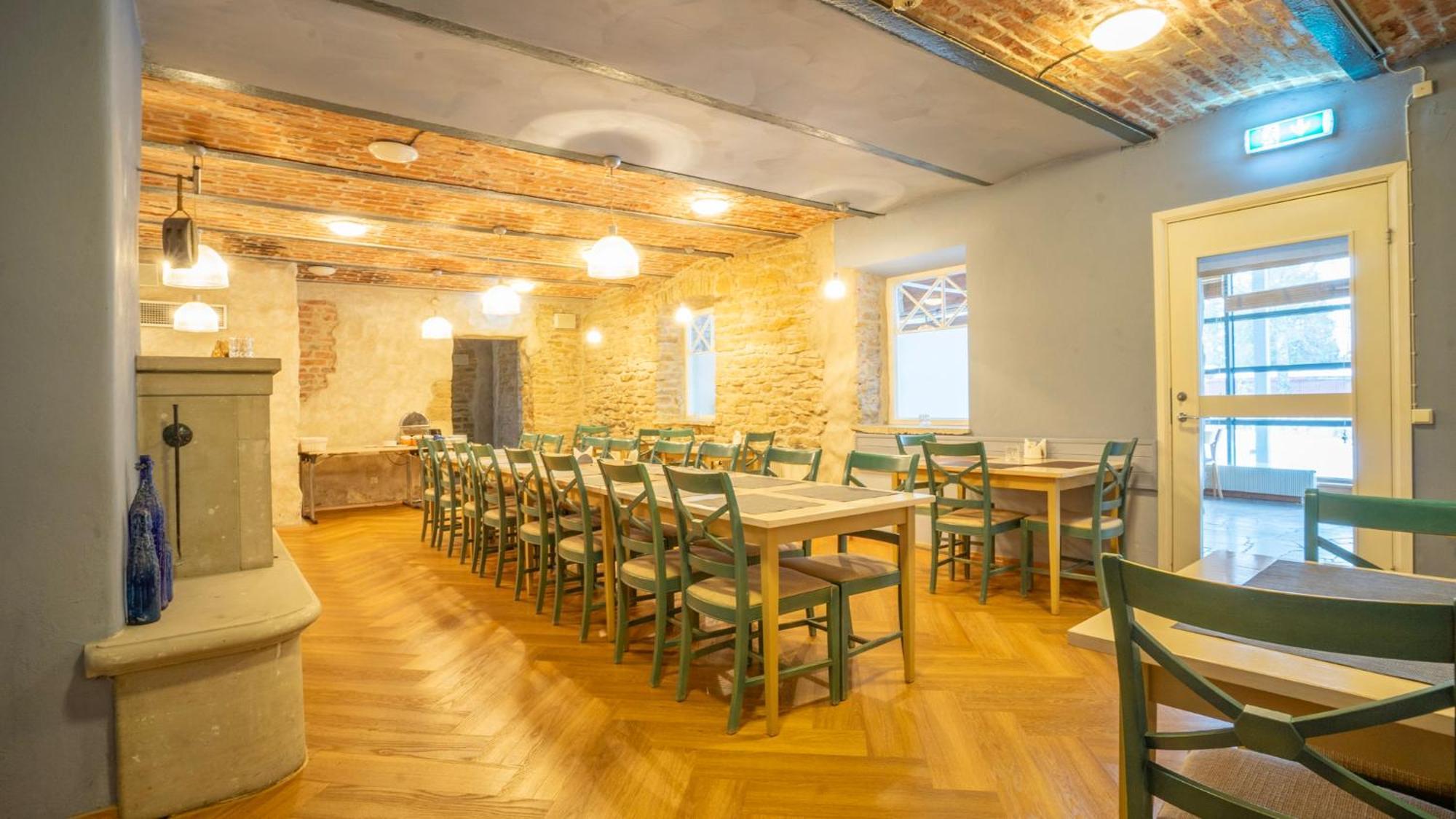 Kongo Hotel Haapsalu Extérieur photo