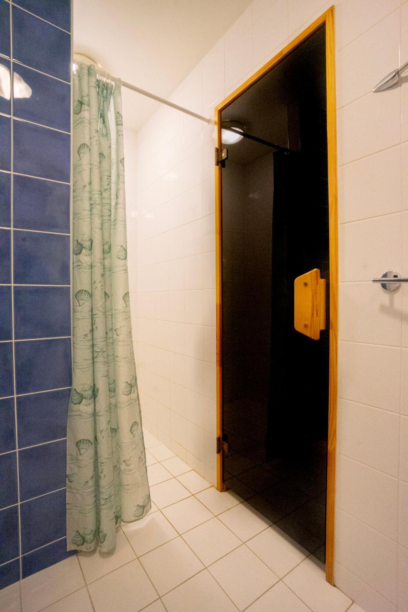 Kongo Hotel Haapsalu Extérieur photo